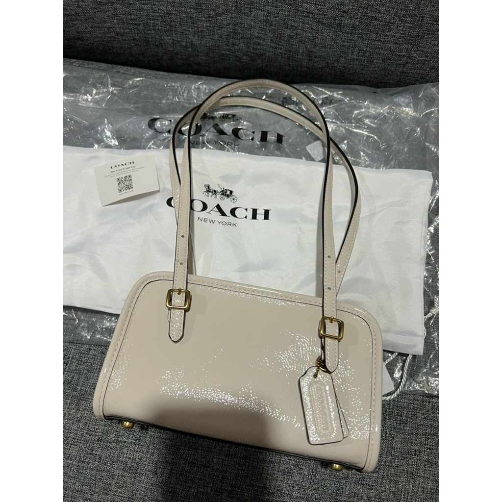 coach swing zip 20 NEW