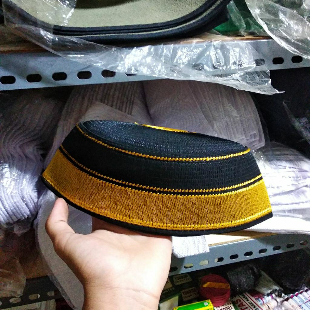 Peci Recca / Peci Reca khas Bugis Bone - Gold