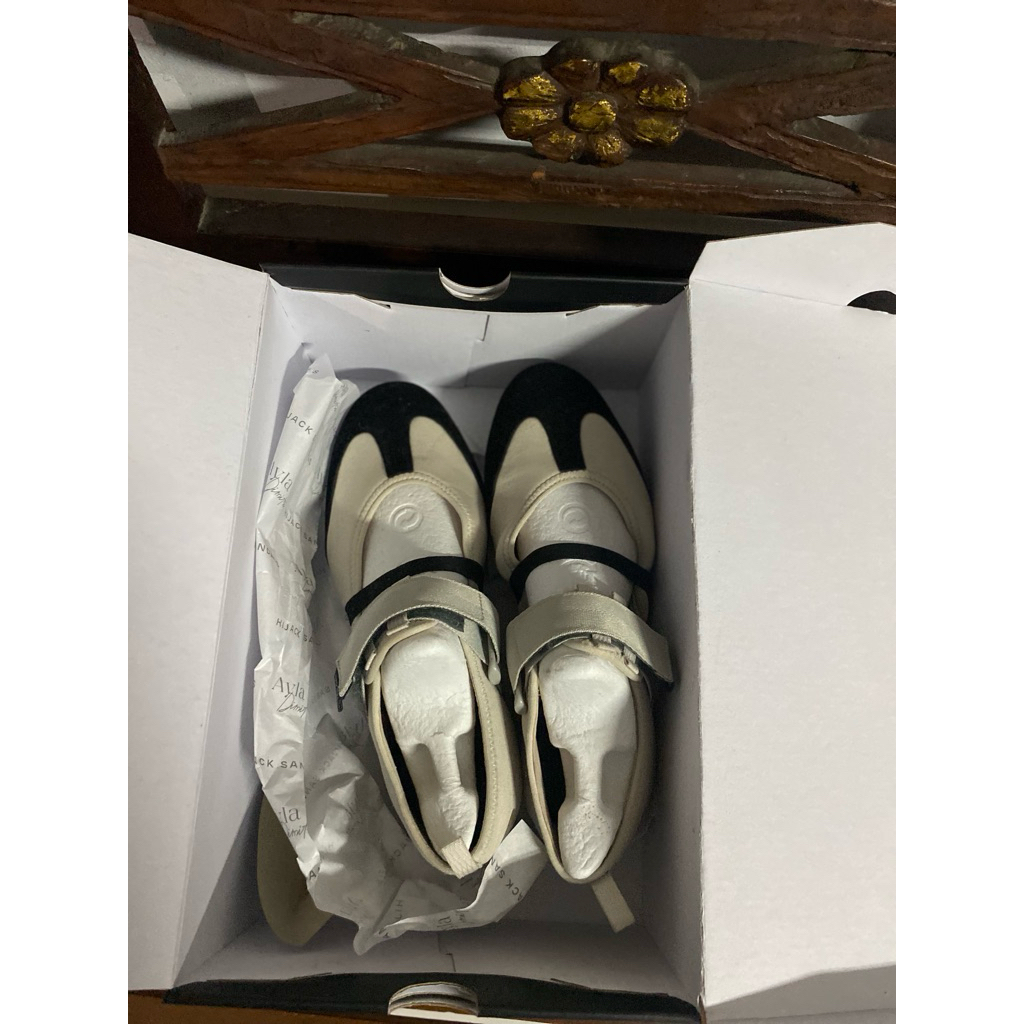 hijack sandal preloved