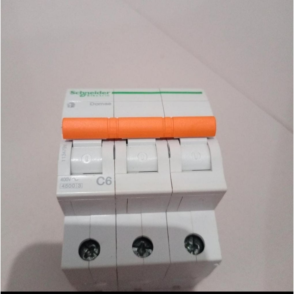 MCB 3PHASE 6A SCHNEIDER