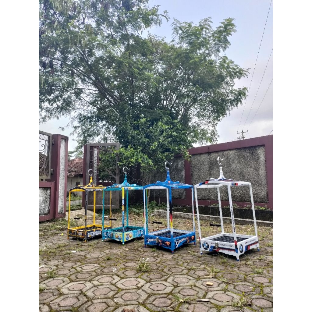 sangkar kotak decal no 2 ruji senar untuk burung kenari motif esse, catterpilar, bmw