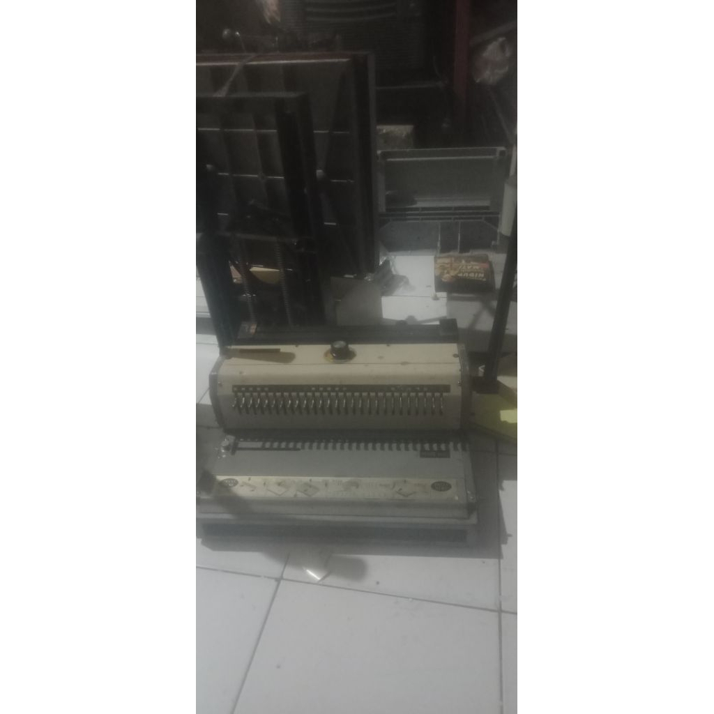 MESIN JILID SPIRAL KAWAT LUBANG KOTAK BESAR