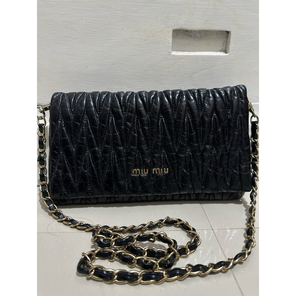preloved tas second bag chain wallet miumiu