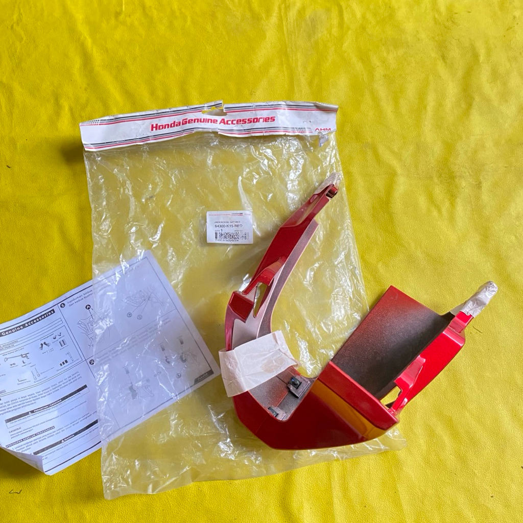 Under Cowl Fairing bawah resmi Honda CB150R original AHM warna merah 64300-K15-RED