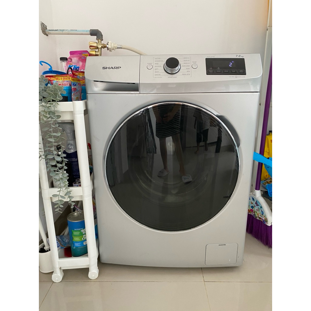 Preloved Mesin cuci Sharp front loading ES-FL1073SW 7 kg Second bekas