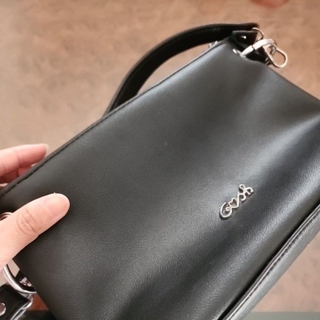 Tas Hitam Gosh Sling Bag
