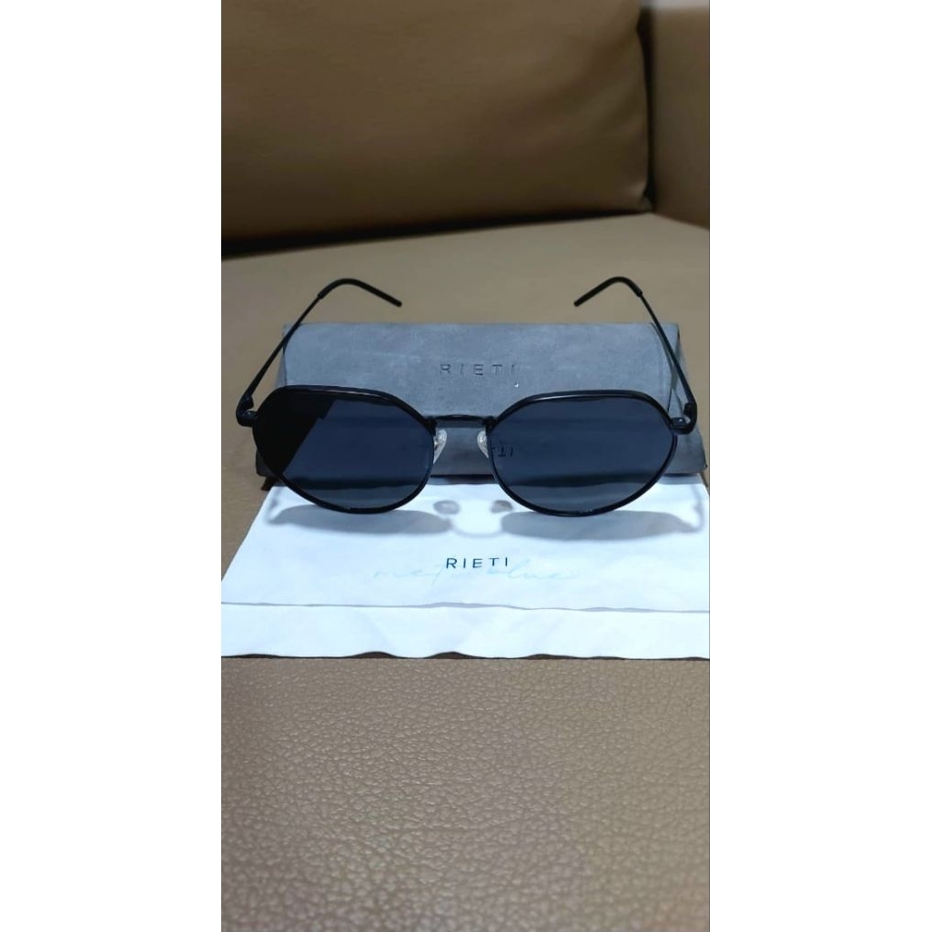 Kacamata hitam rieti zoe