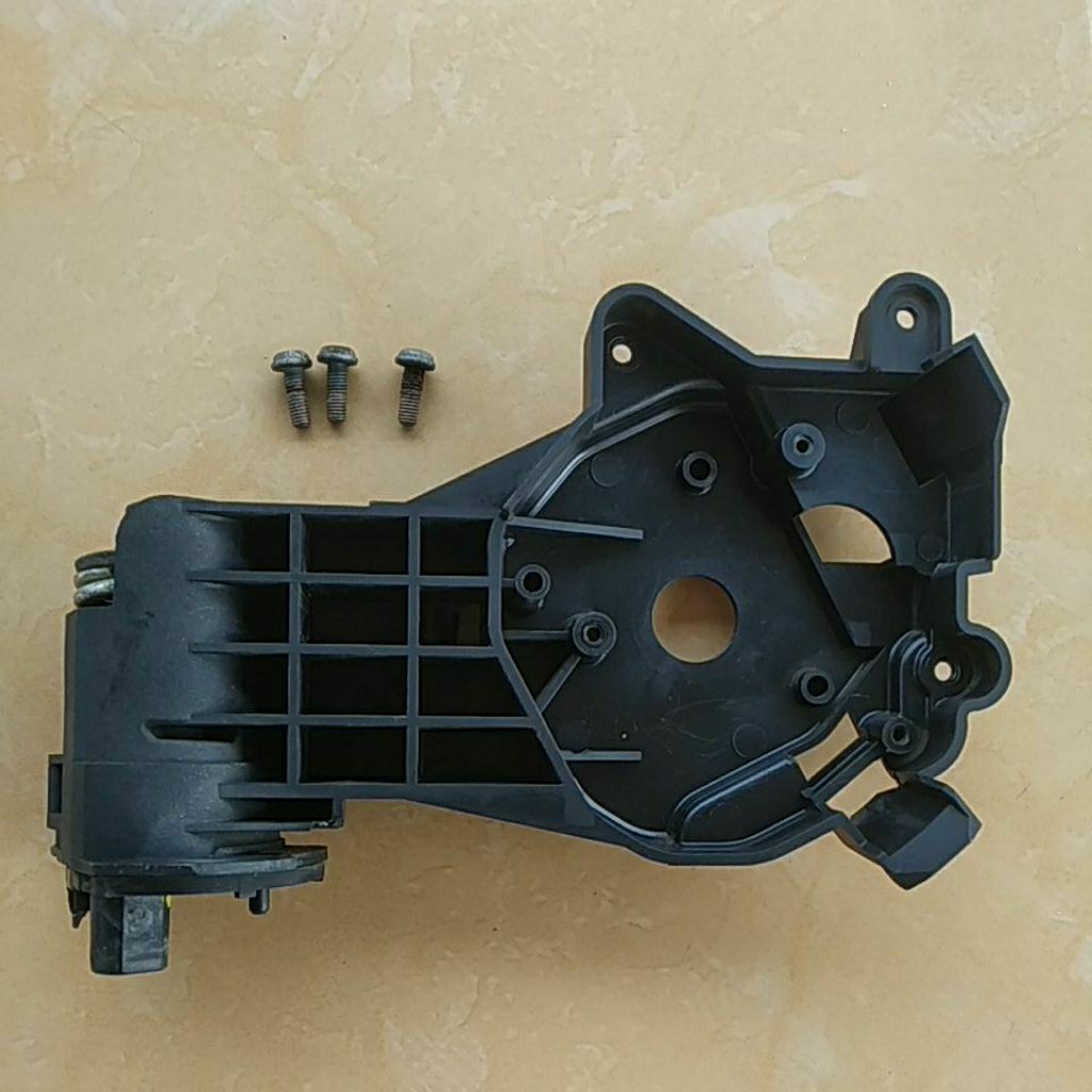 Engsel Breket Spion Innova Fortuner Lama Kanan 2005-2010 Original Bekas