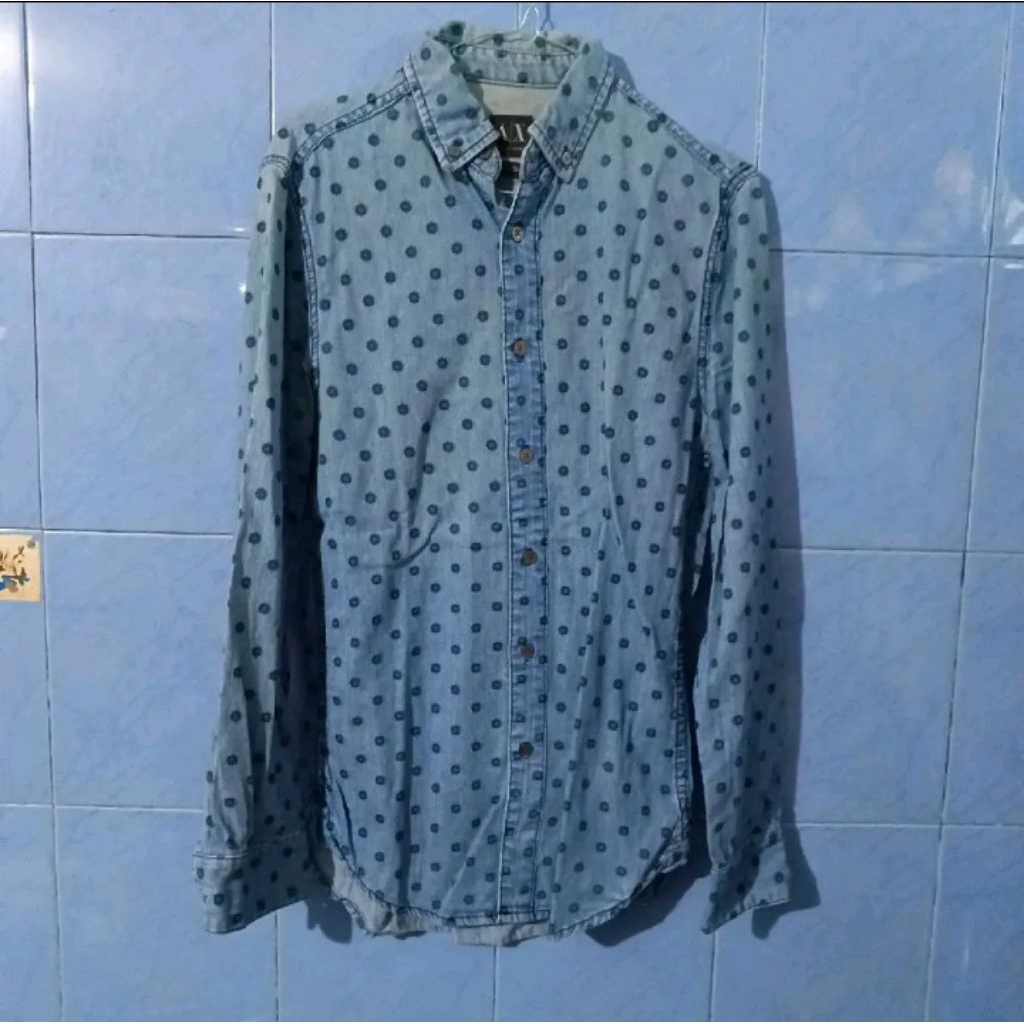 kemeja denim emporio armani