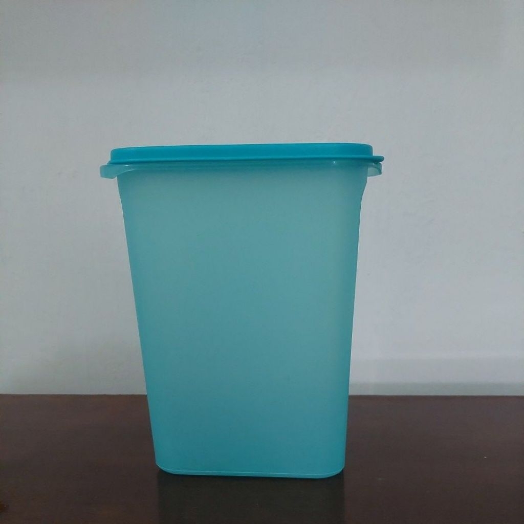 wadah plastik kapasitas 2.300ml