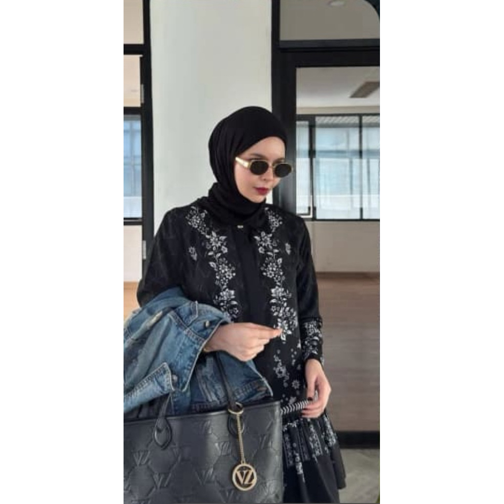 VZ Amarielle Top – Black - Size SM - PRELOVED !!!