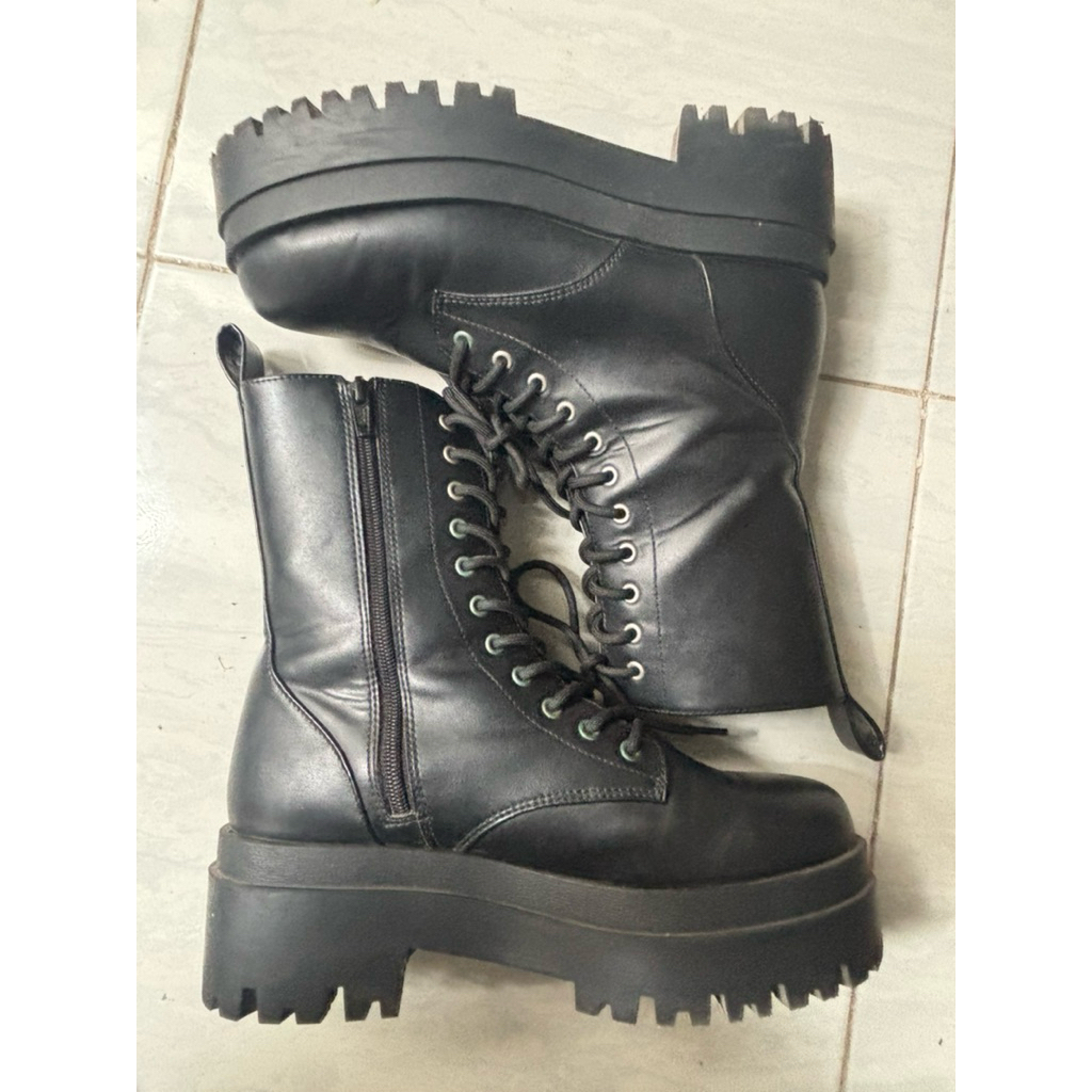 BOOTS SEPATU HNM H&M DEVIDE UKURAN 40 PRELOVED SECOND