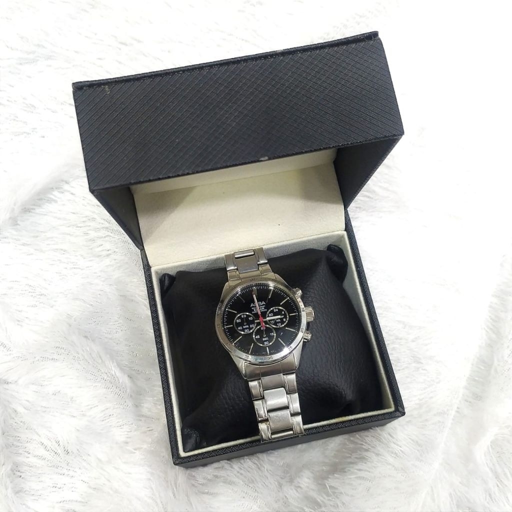 bantalan jam tangan atau bantal jam tangan kulit