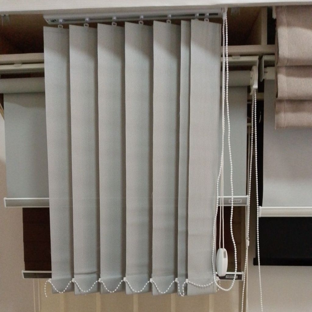 Vertikal blind sunscreen gorden minimalis modern