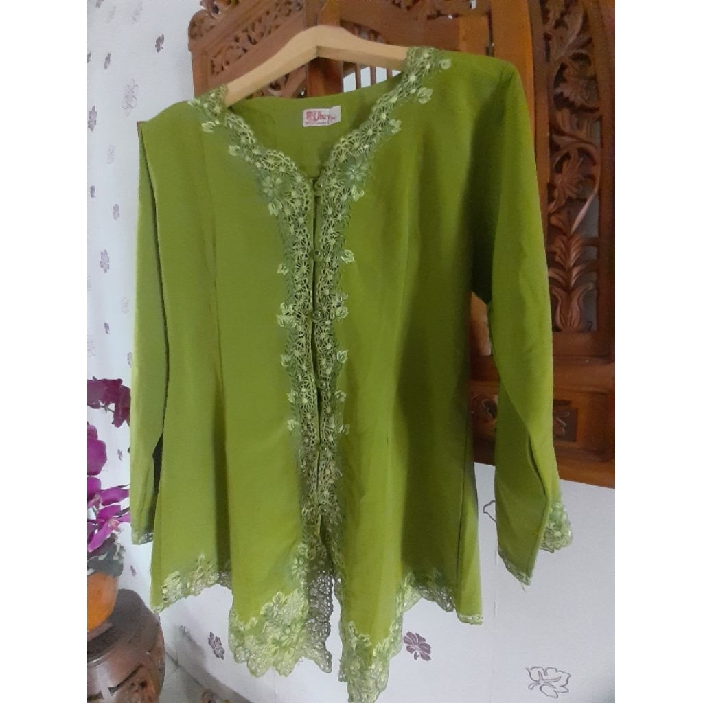 Baju Kebaya One Set Preloved Second Branded ' UBAY Collection ' ( Baju = LD 100 P 75 ) ( LP 100 P 93