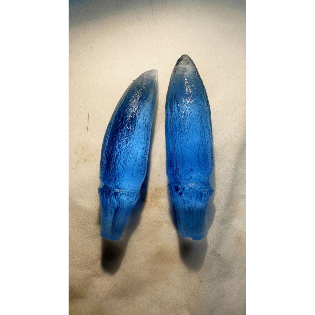 batu berbentuk kembang kantil biru sepasang