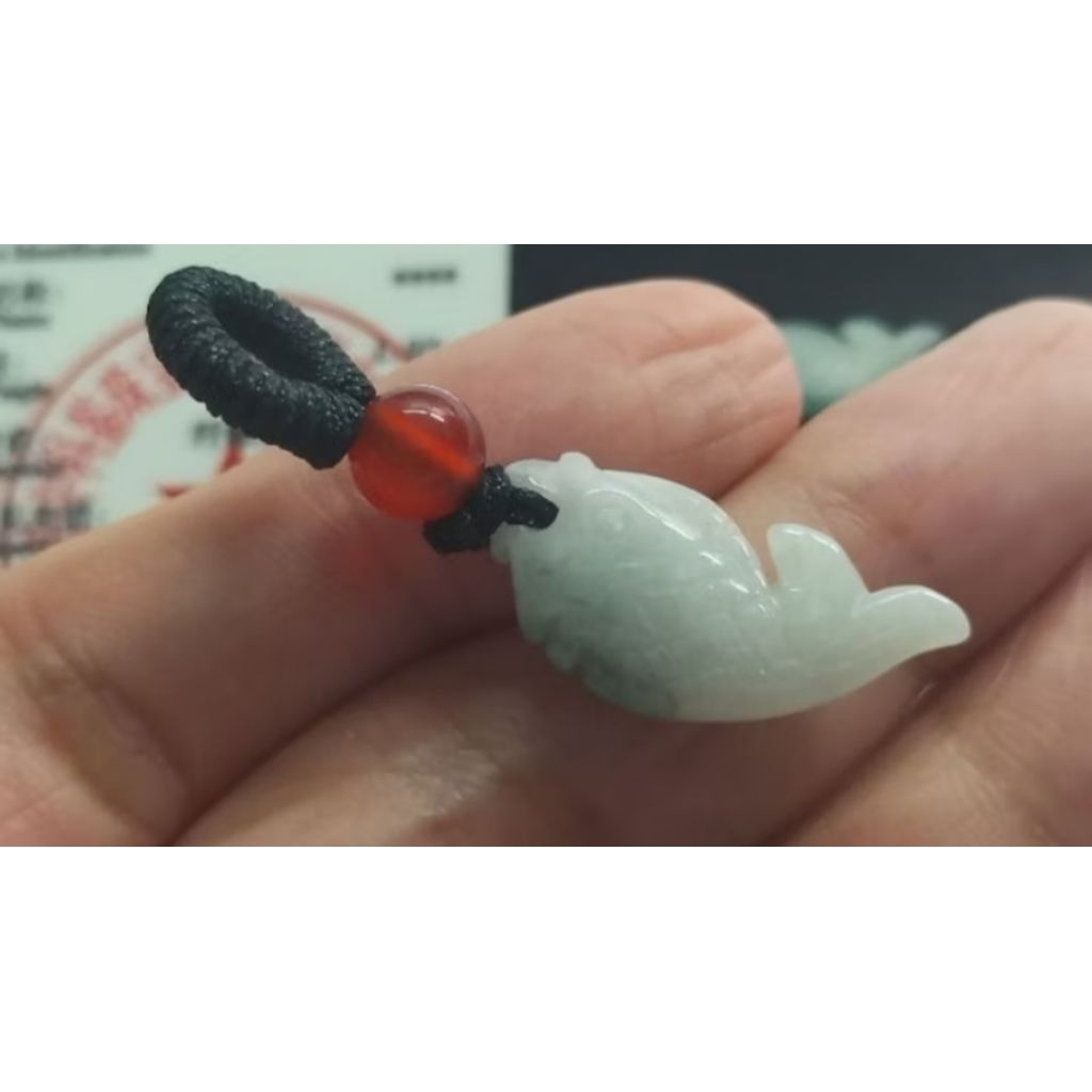 Liontin Giok Asli Ikan Mas Jadeite Premium Natural Bersertifikat 5139