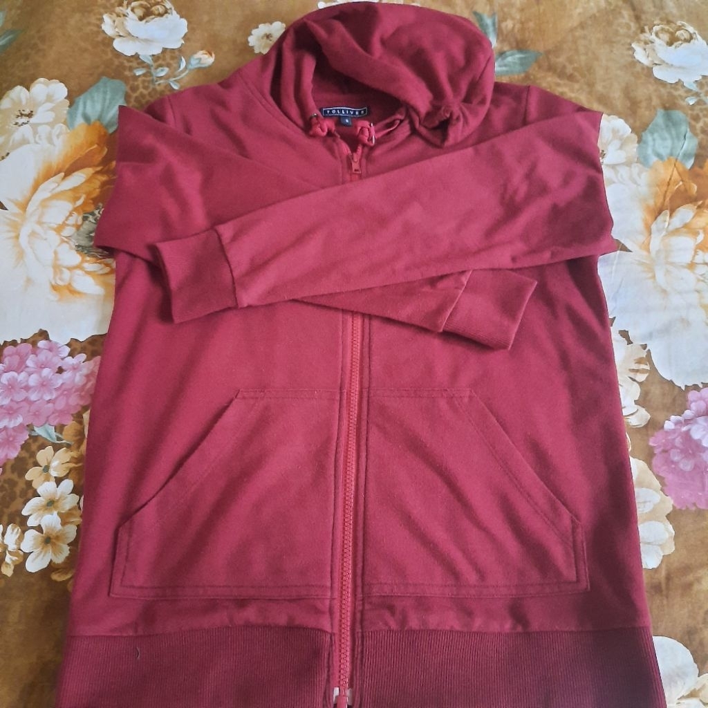 Preloved Tolliver Hoodie Jacket Jaket Warna Merah Maroon Size S.