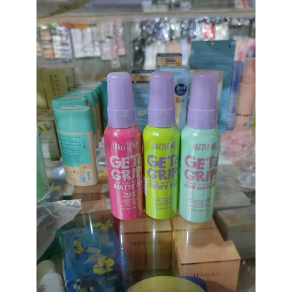 DAZZLE ME makeup setting spray