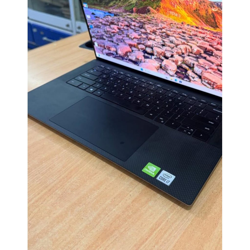 LAPTOP RENDERING DELL PRECESION 5550 CORE I7 GEN 10
