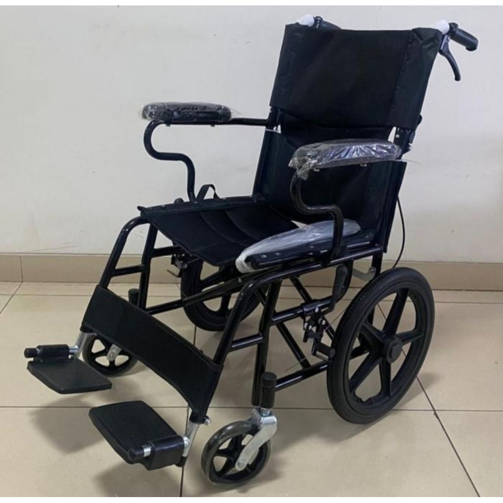 kursi roda traveling ban kecil