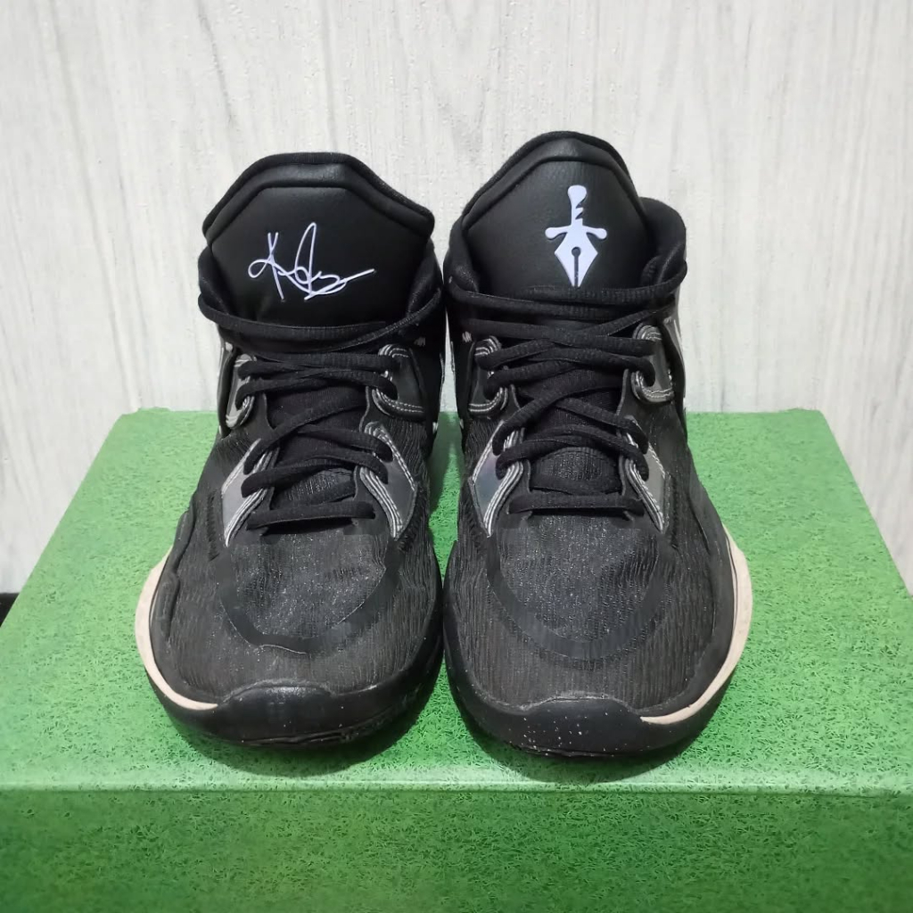 PRELOVE SEPATU BASKET ANAK KYRIE 8 INVINITY SIZE 38 LIKE NEW SECOND