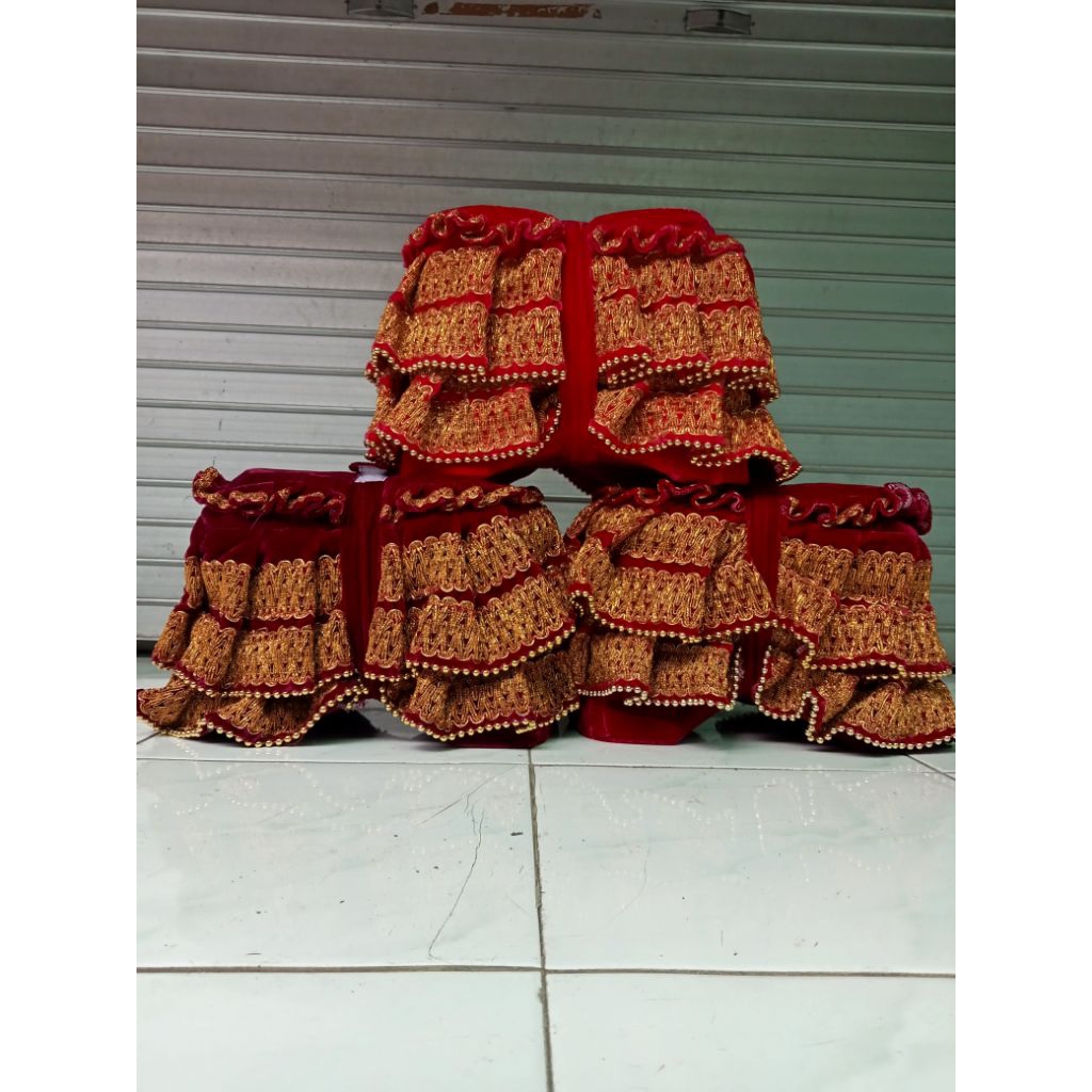 Dingklik Sinden/Tempat Duduk Sindhen/Sinden duduk di kursi Sila Timpuh/Kursi Pendek Estetik/Kursi Pe