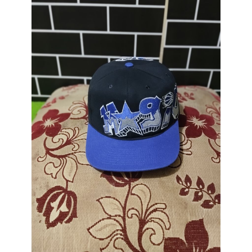 Topi SnapBack Oralndo Magic Script Besar