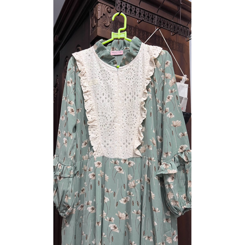 (preloved) gamis haidee orlin + cream inner outer + jilbab lesti khalewale + pashmina cream