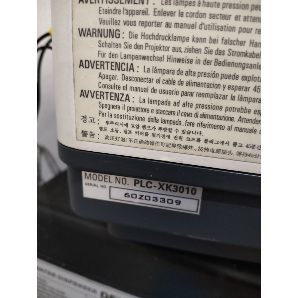 proyektor Sanyo PLC-XK3010 bekas masih normal