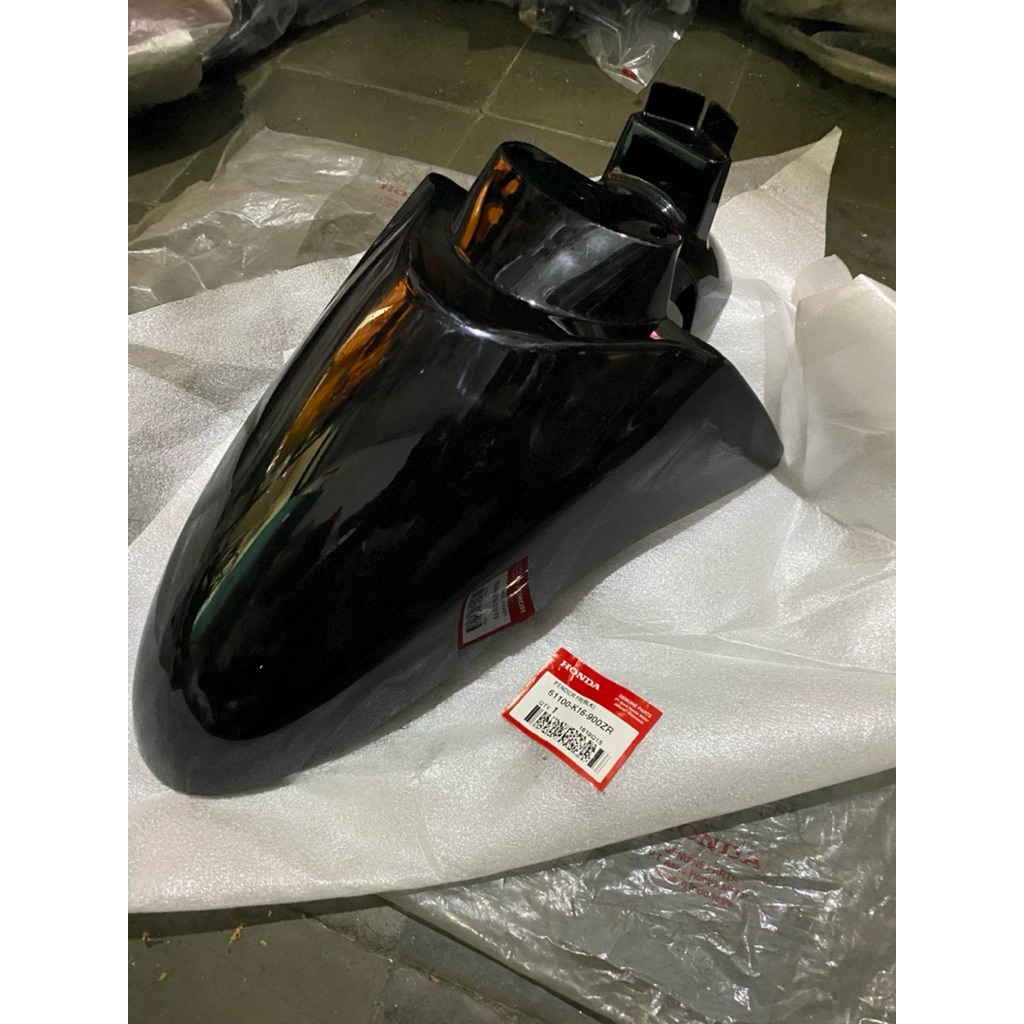 61100-K16-A00ZR Slebor Spakbor Depan Scoopy Fi K16 2012 - 2016 Hitam ori original 61100k16a00zr