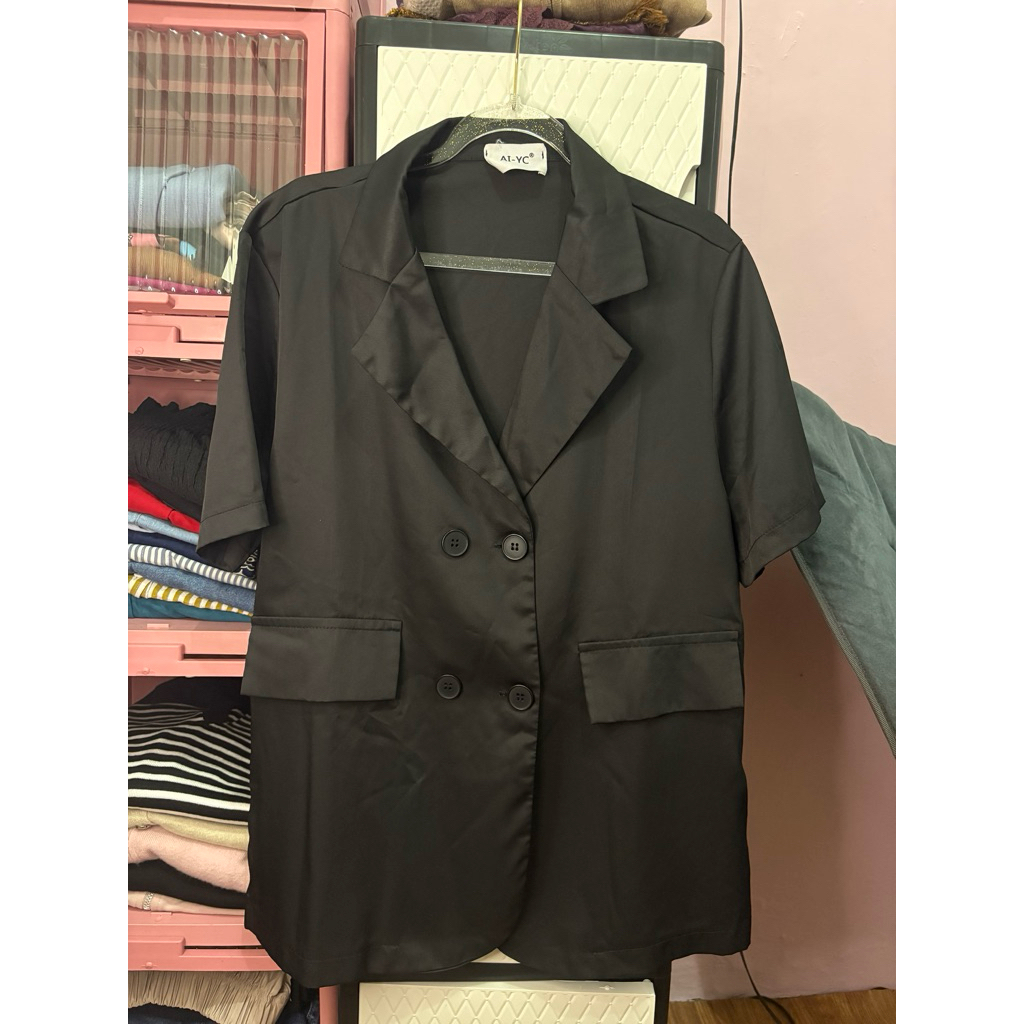 blazer hitam pekat