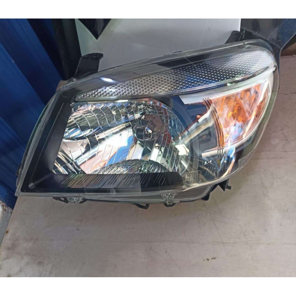 Headlamp kanan ford ranger 2009