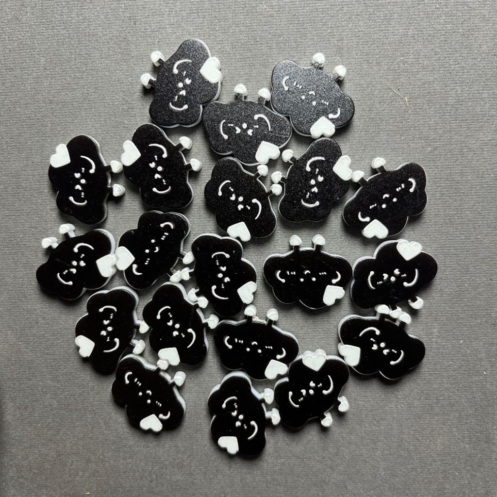 Manik Akrilik Lubang Tembus Karakter Awan Hitam