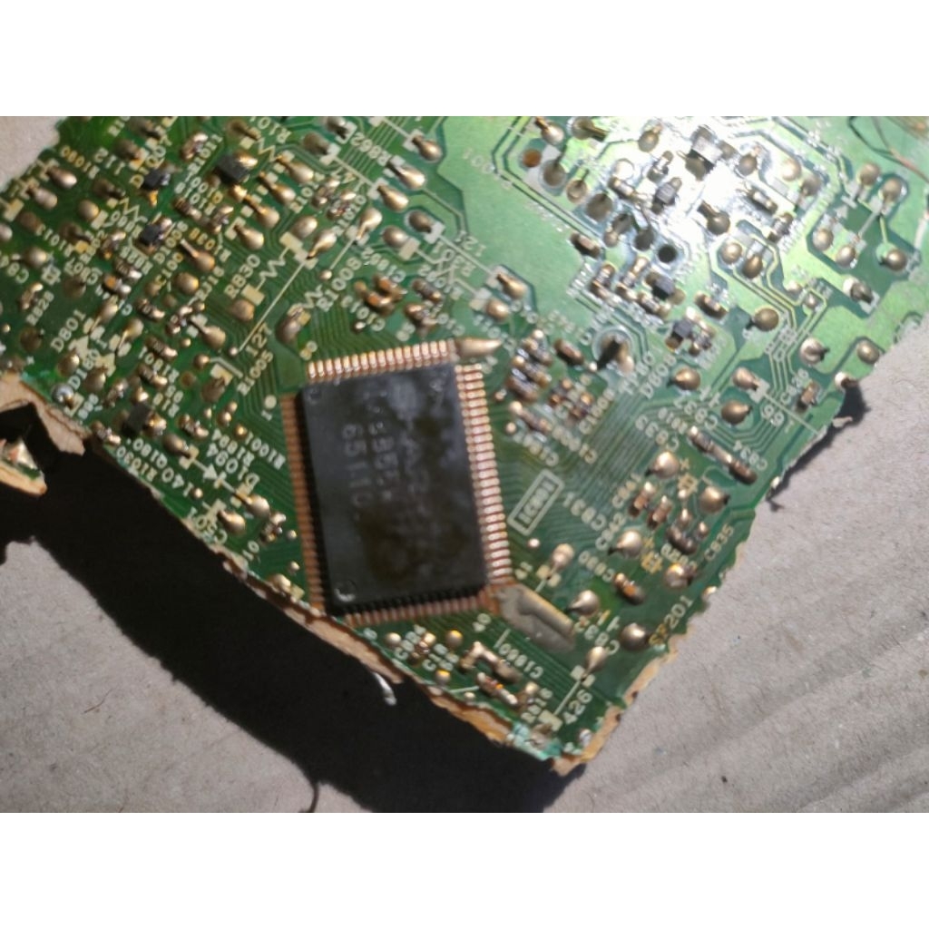 IC tempel Sharp IXB855WJZZ 651109 CABUTAN masih nempel Dengan pcb