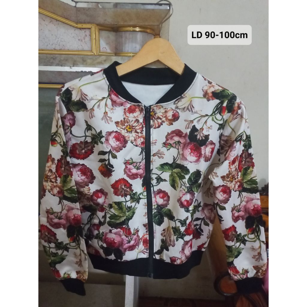 jaket motif bunga wanita