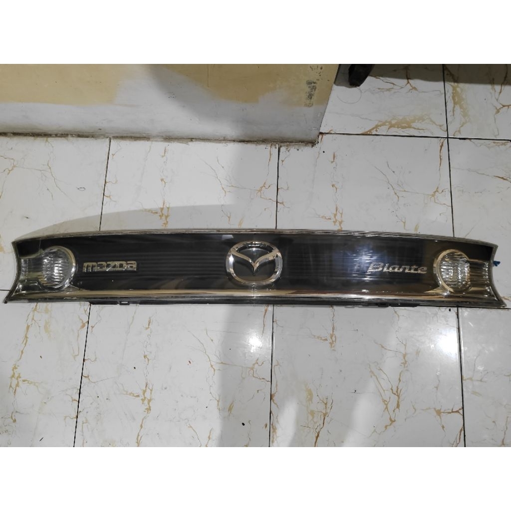 reflektor lampu bagasi belakang mazda biante original