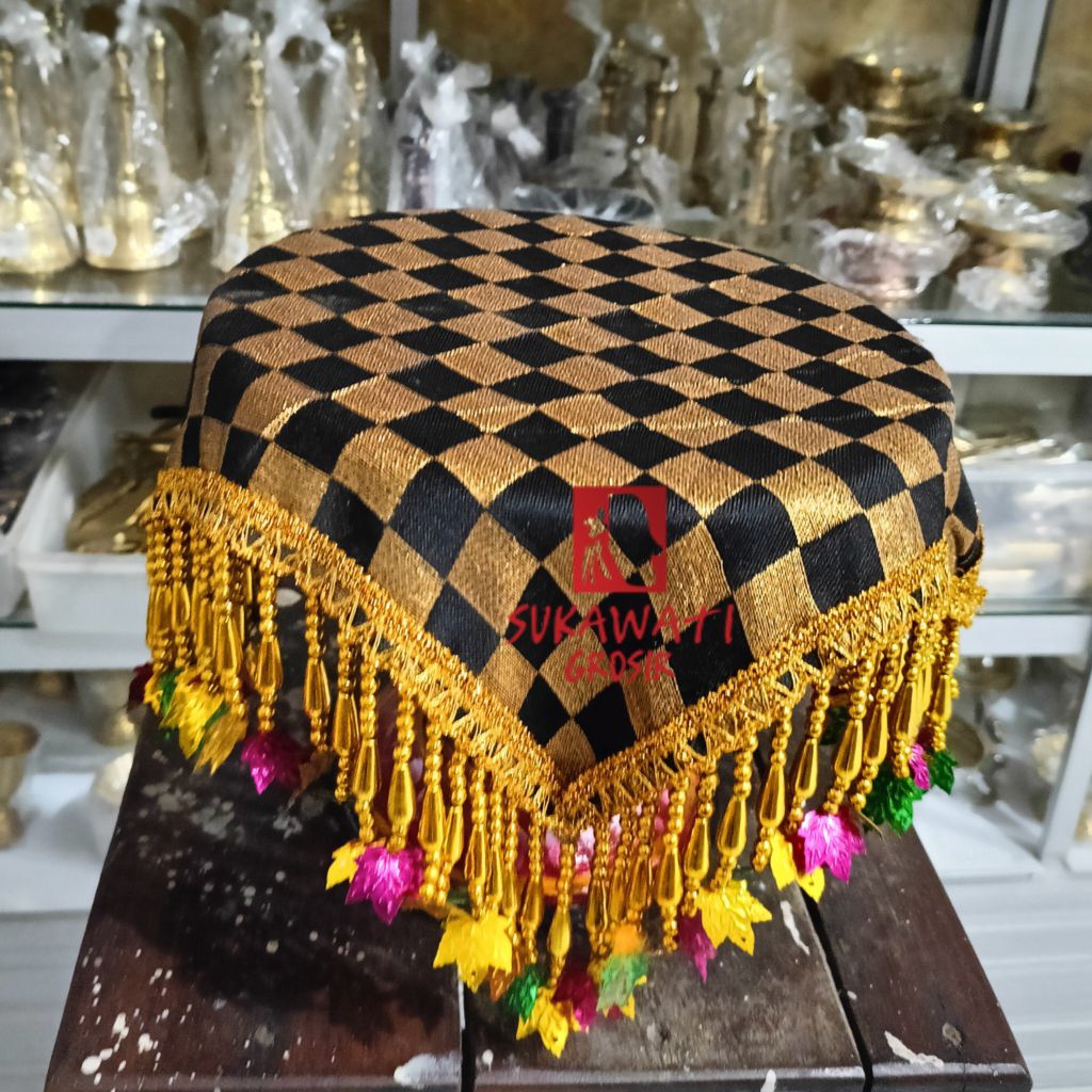 Hiasan Dulang - Lenteran Wanci Kain Singapur Koloke - Taplak Meja Kotak Poleng Bali Motif Emas Hitam