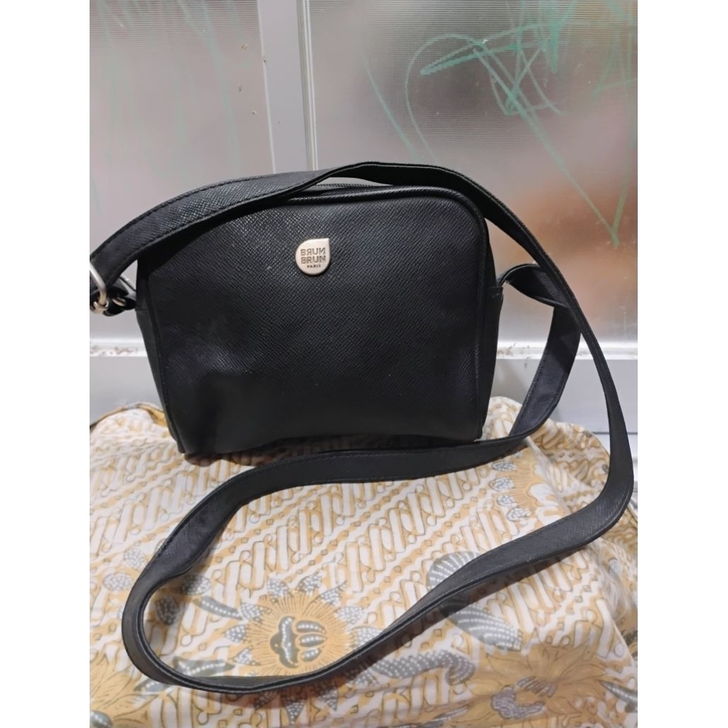 Tas BURN BURN PARIS selempang hitam Likenew second mirip baru