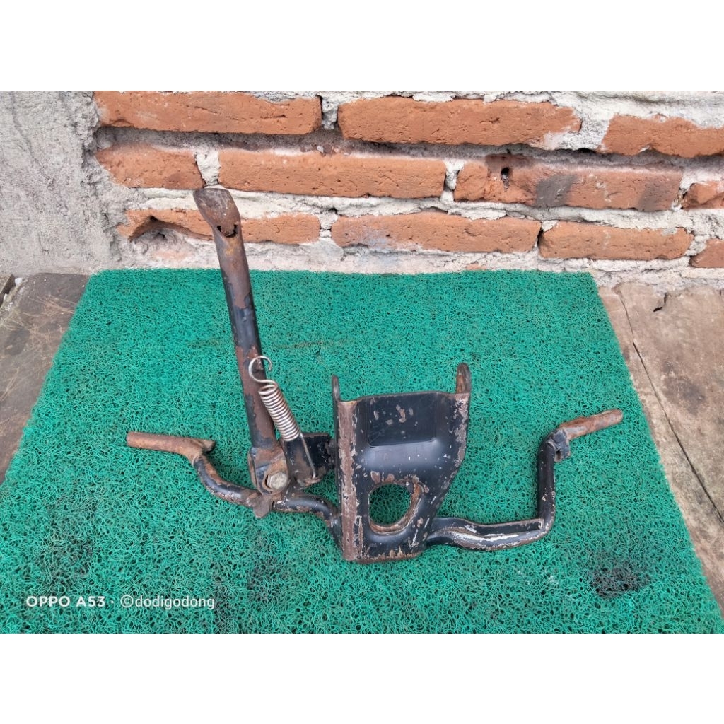 Footstep Postep Depan Mesin Barstep Step Suzuki Crystal Tune Original