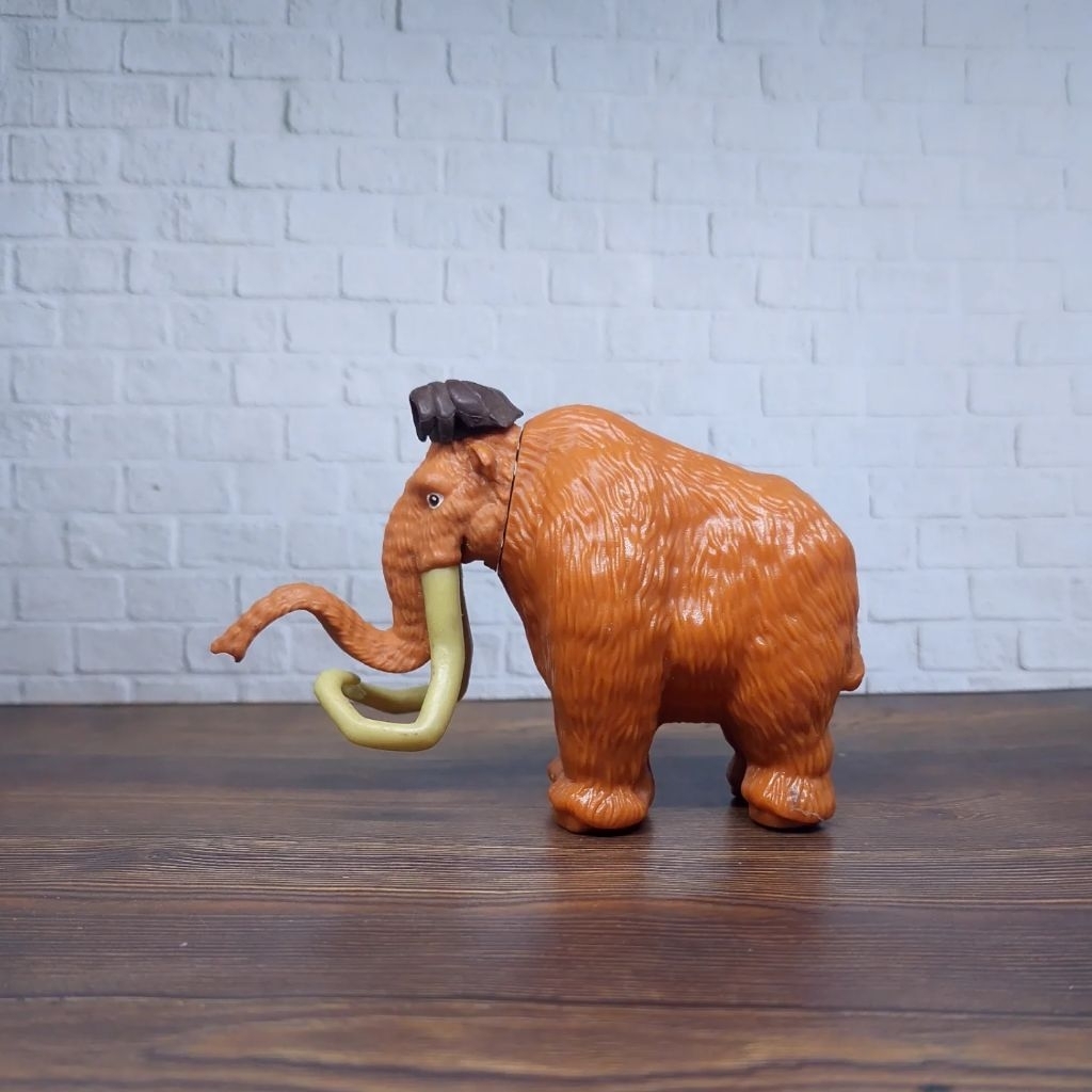 Mammoth Manfred Ice Age ori TM Fox mcd Mainan happy meal
