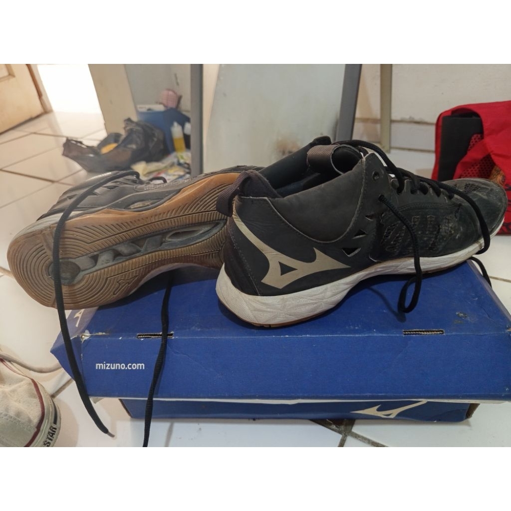 Sepatu voli mizuno momentum wave bekas uk 42 original