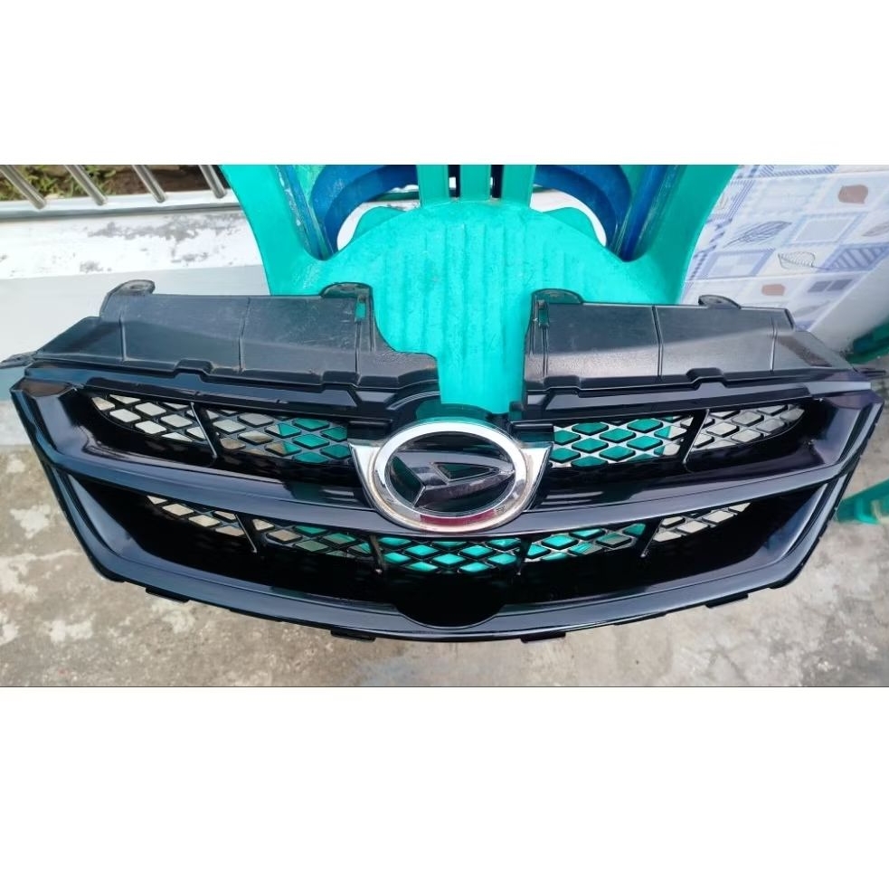 Grill mobil avanza xenia 2007-2010 original copotan warna hitam