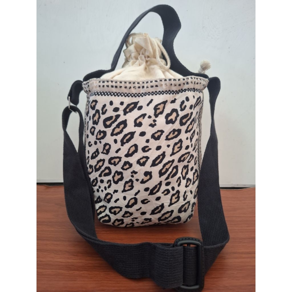 Tas Sling Serut Nilon PL