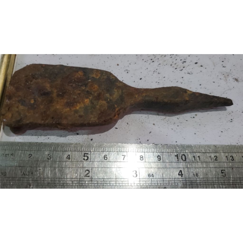 1 biji besi kuno kampak unik temuan sungai