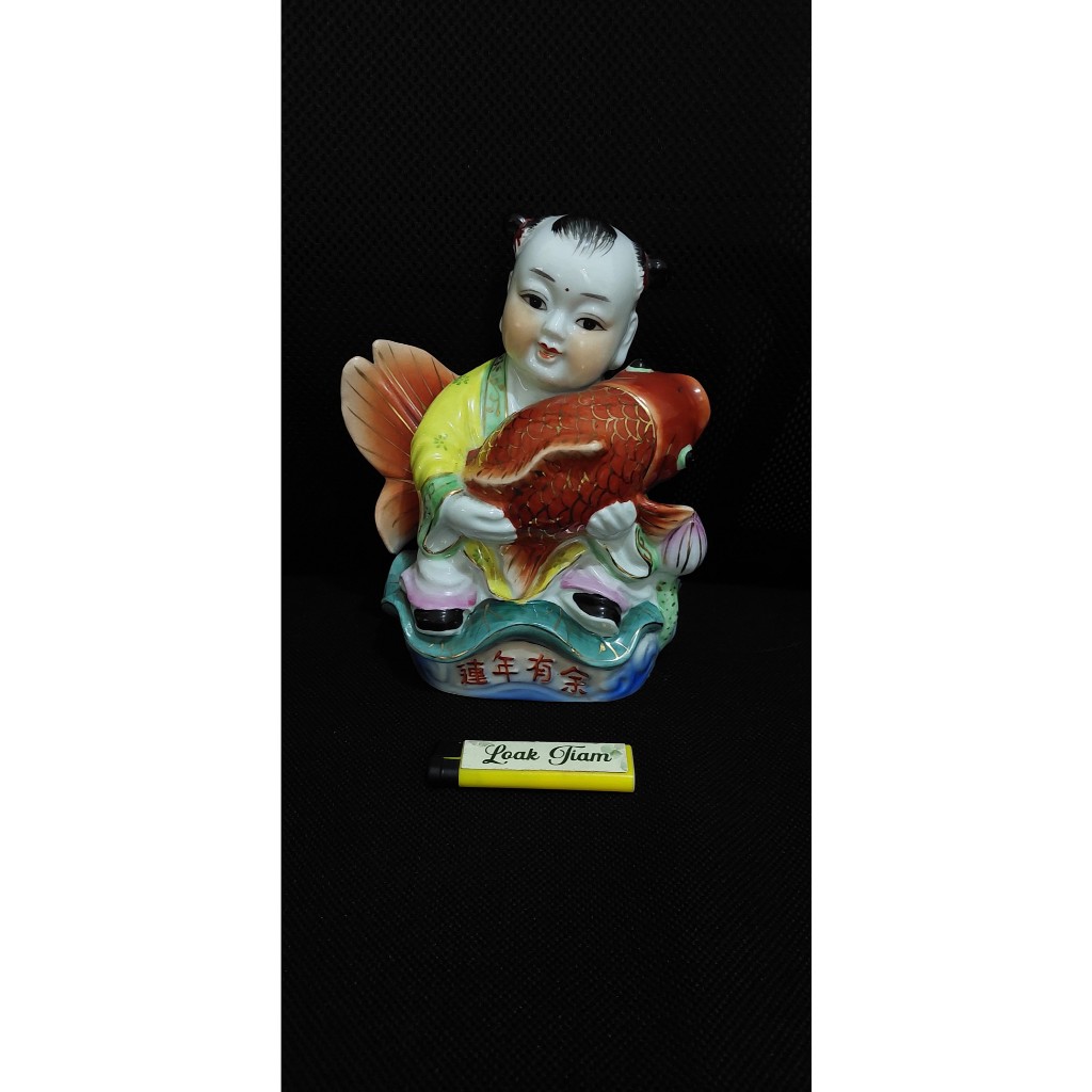 pajangan patung keramik bocah oriental gendong ikan keramik shanghai china
