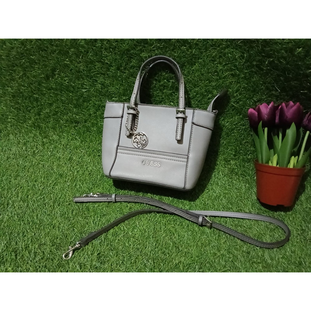 PRELOVED - TAS UNDANGAN TAS CEWEK TAS PERGI TAS SELEMPANG TAS KECIL TAS ABU TAS GUESS