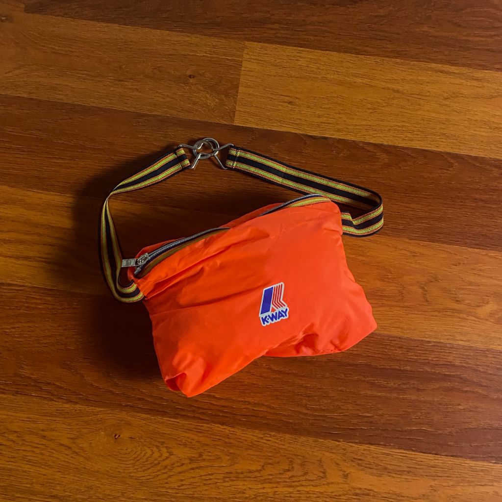 K-way rainproof pocketable jacket ( S - M ) pria