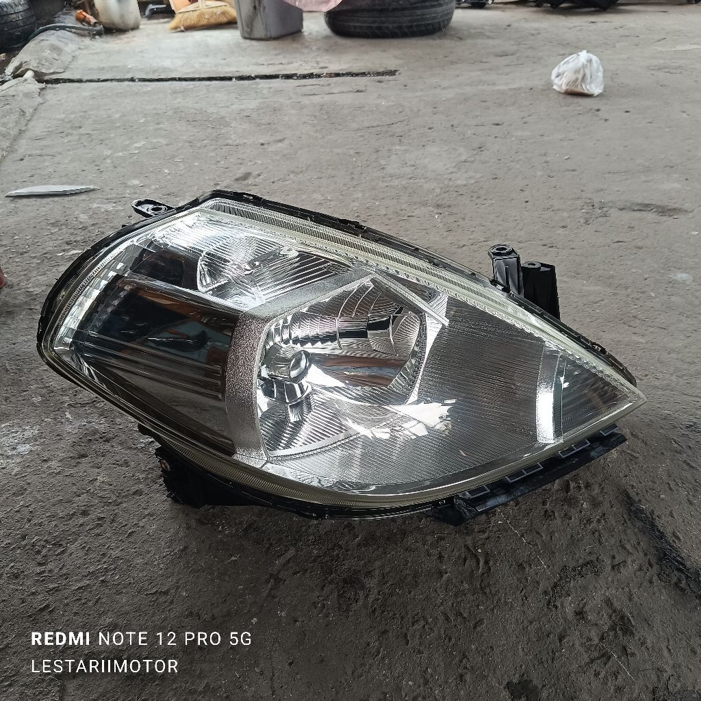 HEADLAMP LAMPU DEPAN NISSAN LATIO ORIGINAL