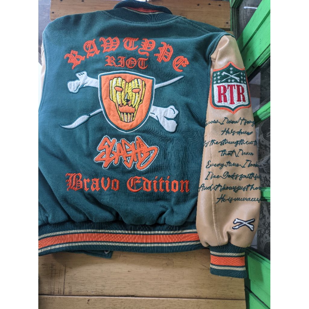 jaket varsity RTR  atasan pria wanita